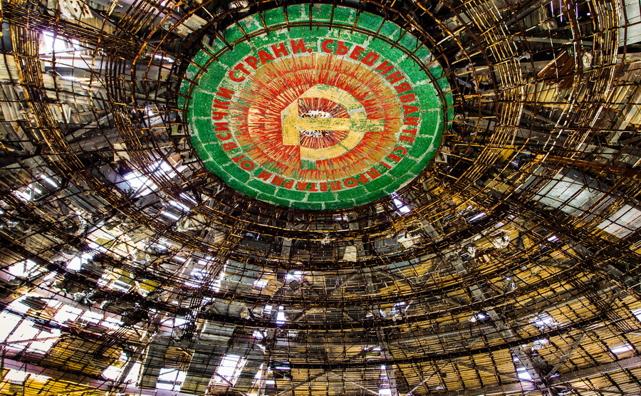 Фото «Бузлуджа» — разрушенная святыня болгарских коммунистов (9 фото) из раздела  /