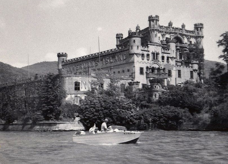 Фото Невероятная судьба замка Баннермана (10 фото) из раздела  /