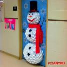 Фото 20 идей креативного оформления дверей на Новый Год и Рождество из раздела /