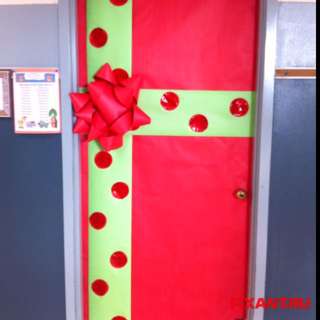 Фото 20 идей креативного оформления дверей на Новый Год и Рождество из раздела /