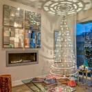 Фото Висящая в воздухе прахдничная елка из раздела  /