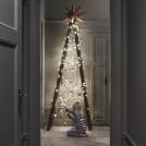 Фото Новогодняя ель из лестницы и гирлянды из раздела /