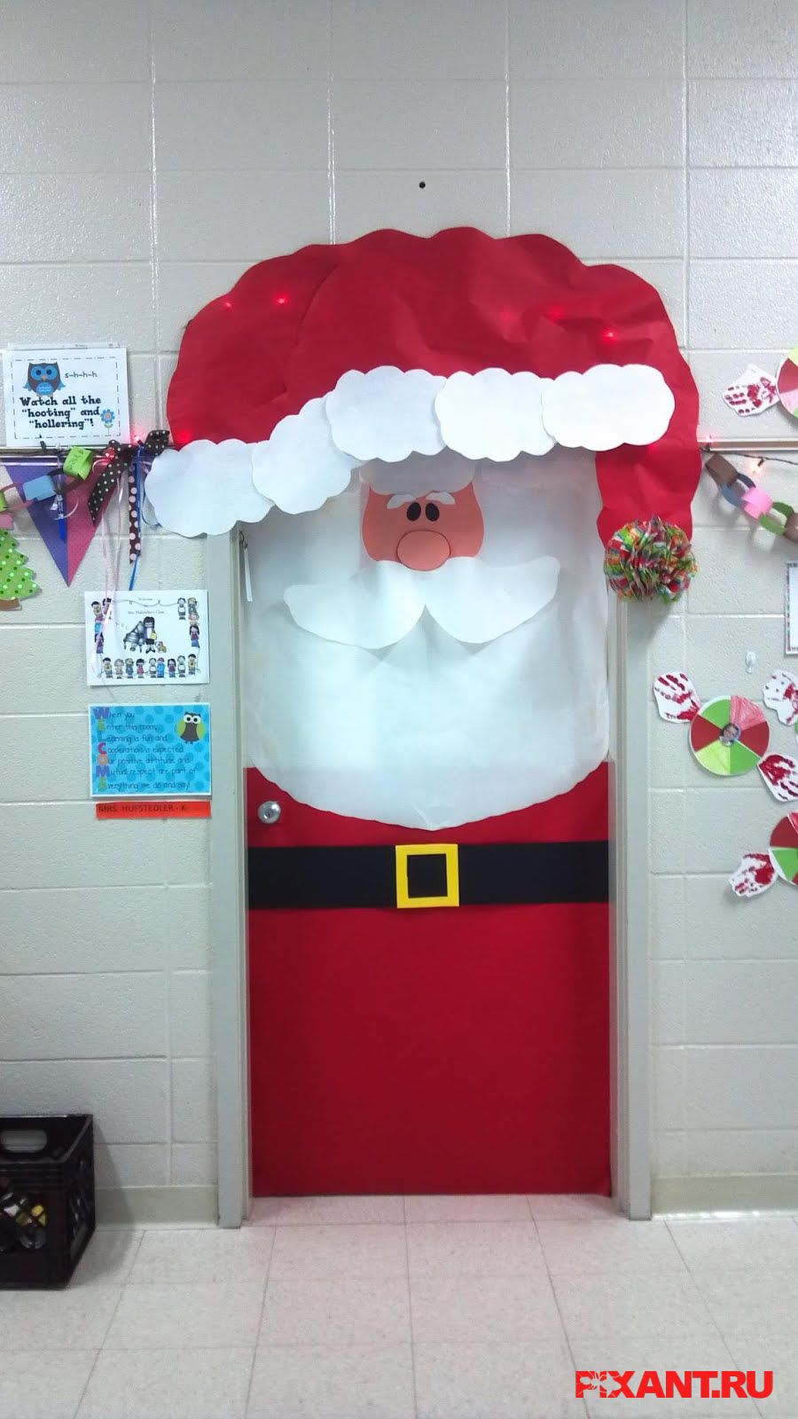Фото 20 идей креативного оформления дверей на Новый Год и Рождество из раздела /