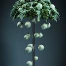 Креативная елка из висящих шаров