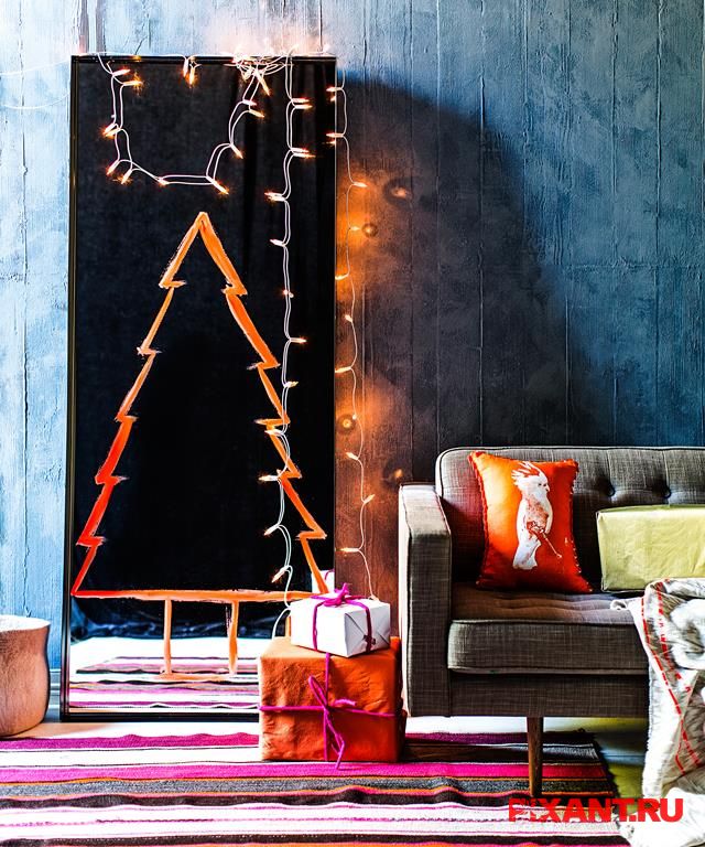 Новогодняя ель нарисованная на зеркале