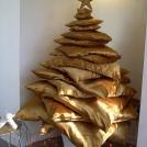 Новогодняя елка из подушек