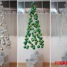 Парящая елка из шаров или елочных игрушек