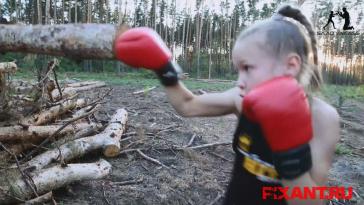 Фото Самая быстрая и самая молодая в боксе. Эвника Саадвакасс: 9 лет из раздела Репортаж / бокс