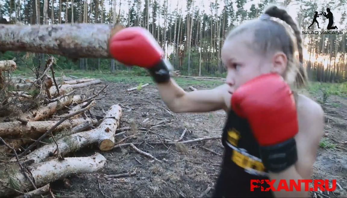 Фото Самая быстрая и самая молодая в боксе. Эвника Саадвакасс: 9 лет из раздела Репортаж / бокс